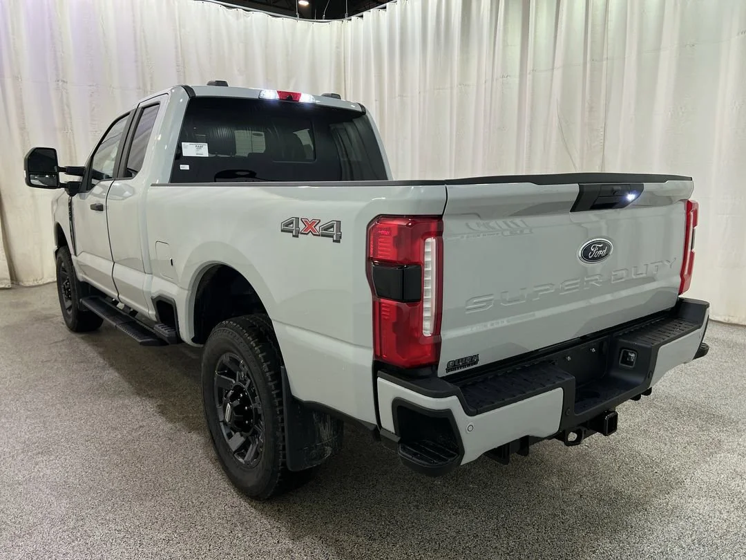 2026 Ford F-350 Super Duty XL - Photo 9