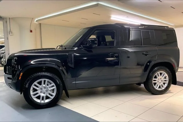 Used 2025 Black Land Rover S image 9