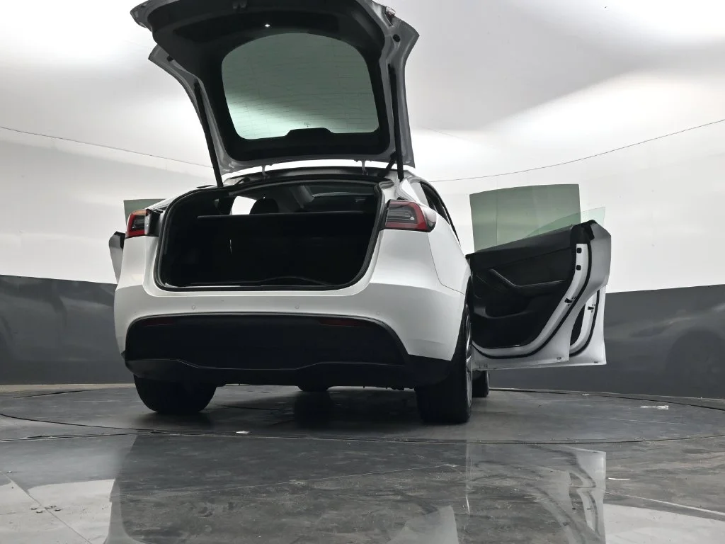 Used 2022  Tesla Long Range image 37