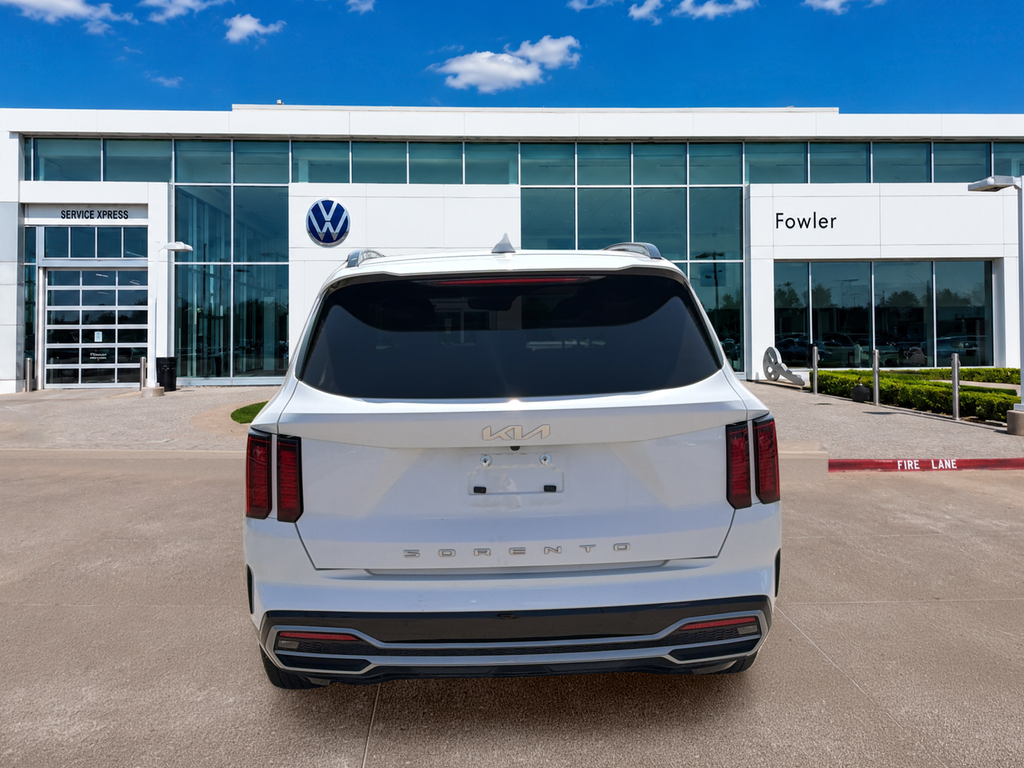 Used 2022 White Kia S image 6