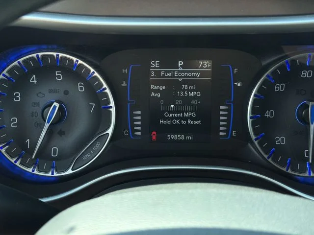 Used 2021 White Chrysler L image 21