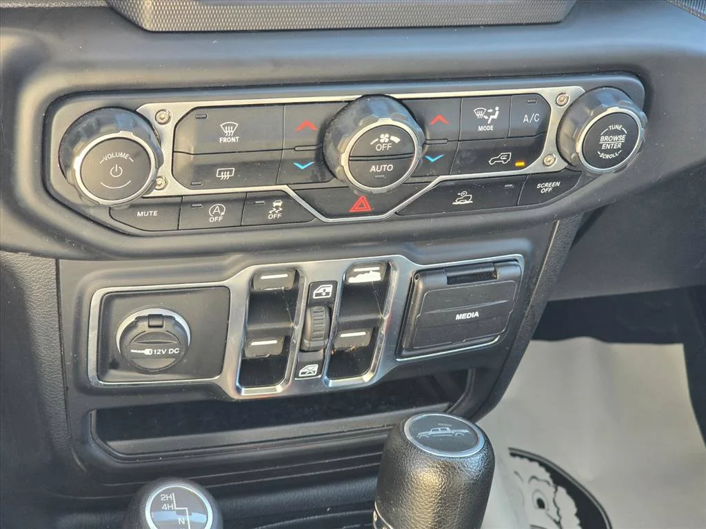 Used 2020 White Jeep Altitude image 15