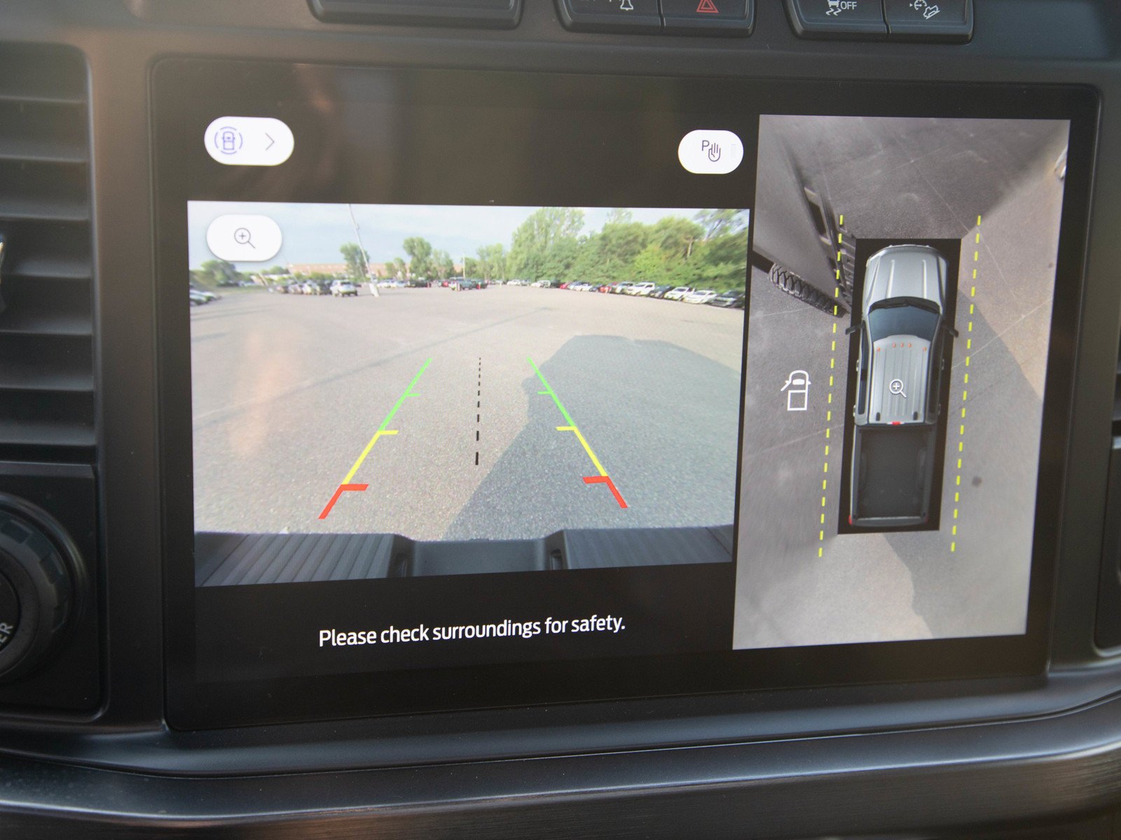 Used 2024  Ford  image 32