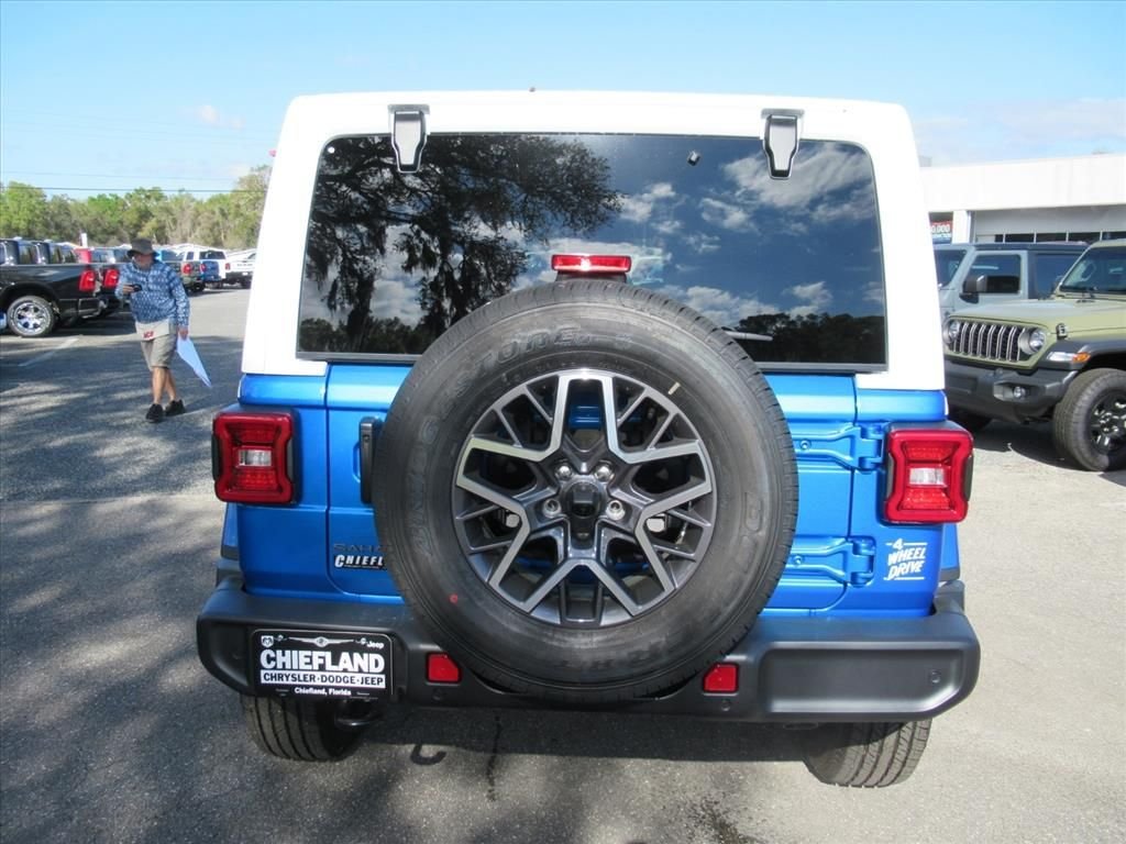 New 2026 Hydro Blue Pearl-Coat Exterior Paint Jeep Sahara image 6