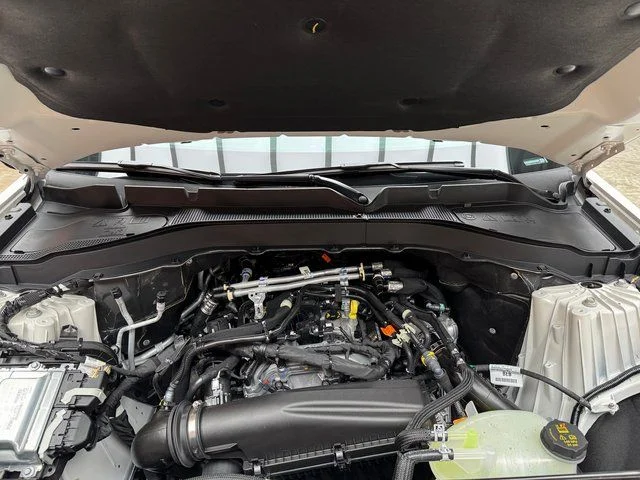New 2026 Star White Metallic Tri-Coat Ford Active image 28
