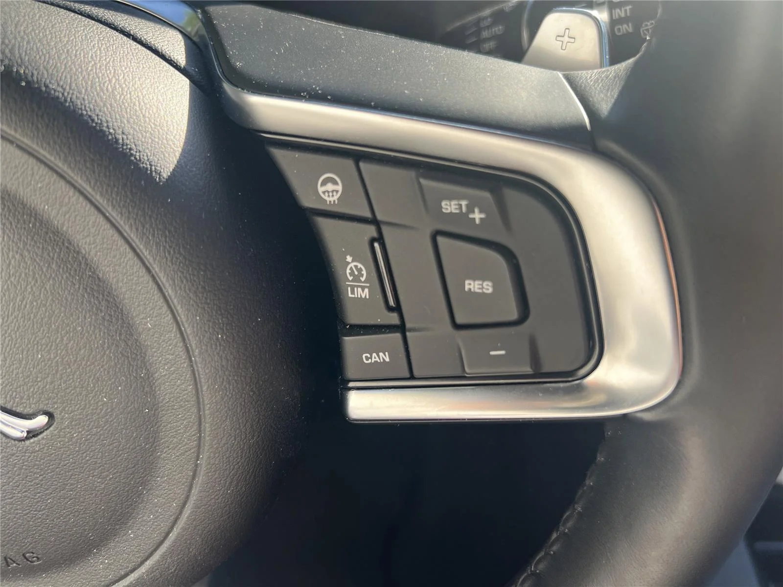 Used 2018  Jaguar 20d R-Sport image 11
