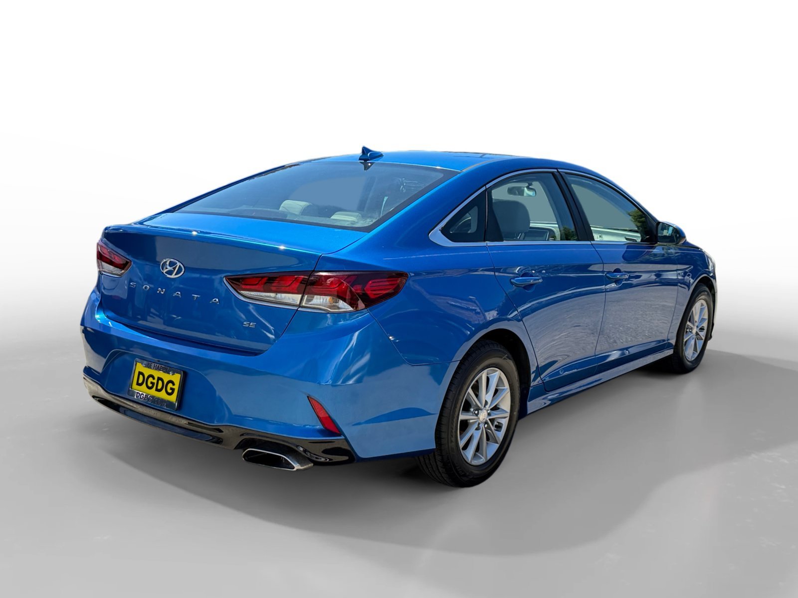 Used 2018 Electric Blue Hyundai SE image 5
