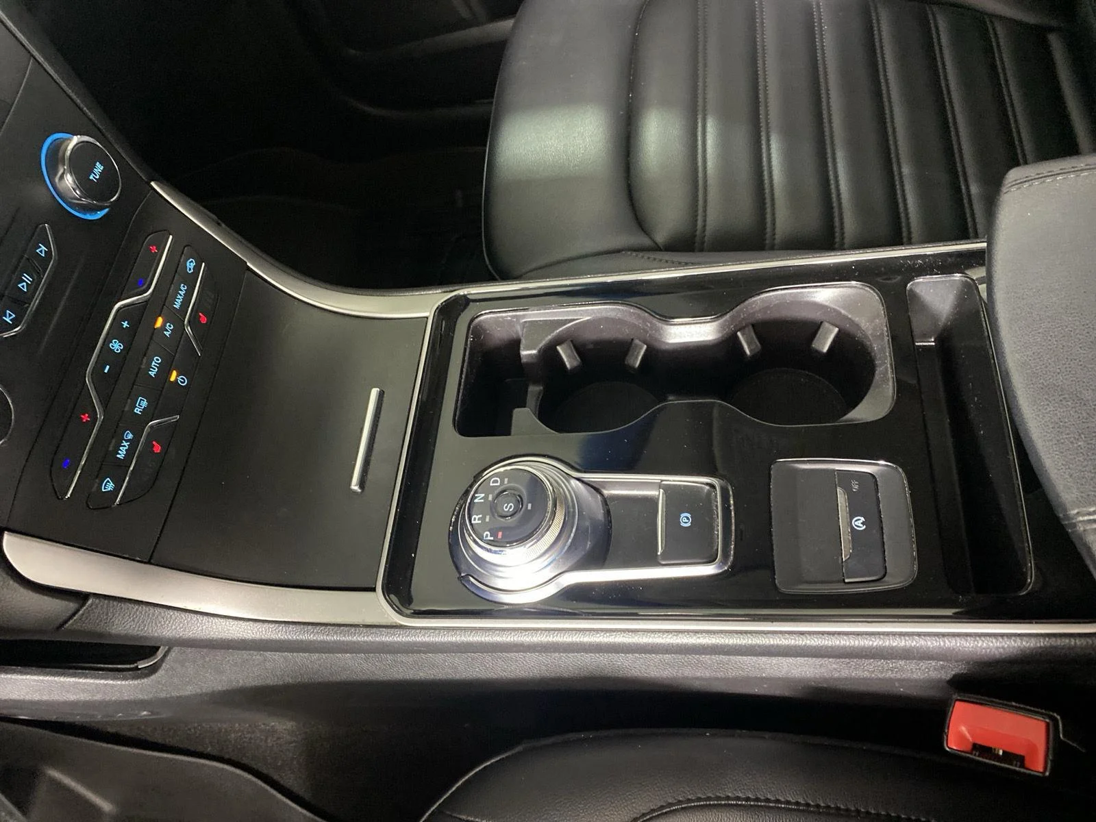 Used 2020  Ford SEL image 21