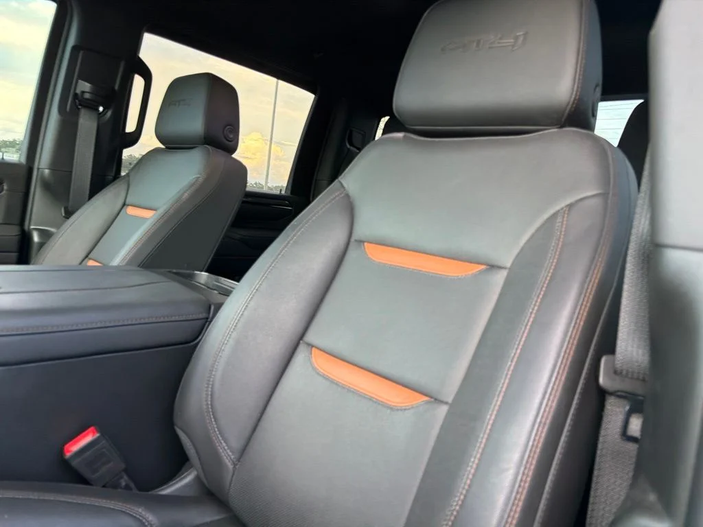 Used 2025 White GMC AT4 image 17