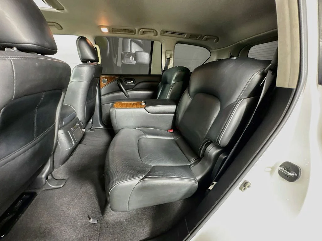 Used 2018 White INFINITI  image 31