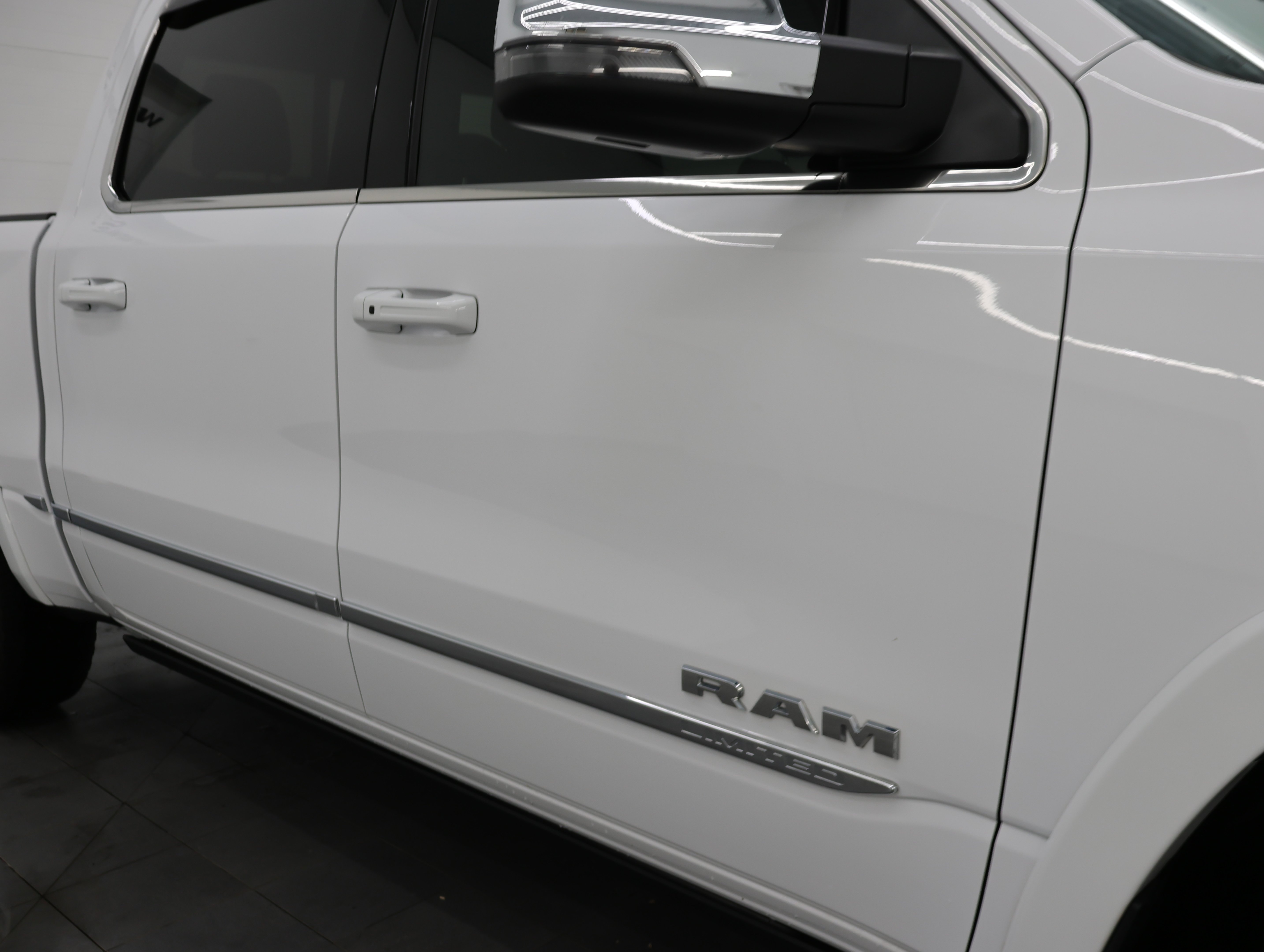 Used 2023 Bright White Clearcoat Ram 4x4 Crew Cab Limited: CREW-SHORT-LIMITED LVL 1-NAV-PANO-4WD-HEMI-360 CAM image 31