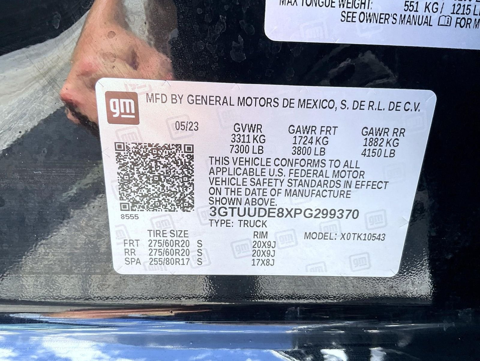 Used 2023 Black GMC SLT image 25