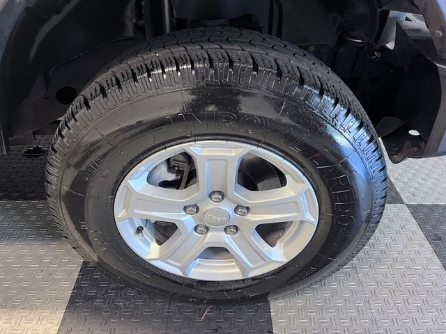 Used 2020 Gray Jeep Unlimited Sport S image 9