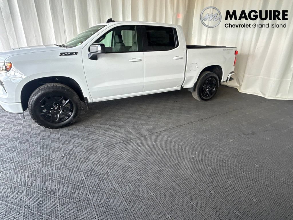 New 2026 Summit White Chevrolet RST image 30
