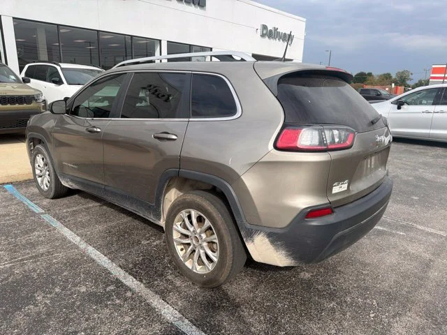 Used 2019 Beige Jeep Latitude image 4