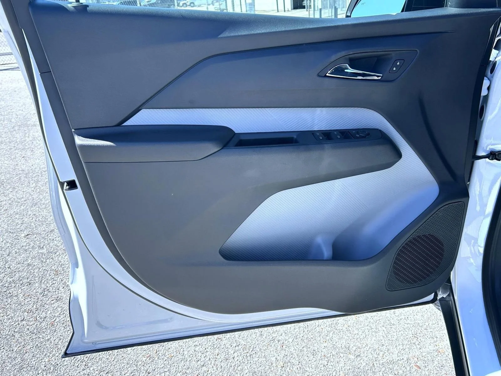 New 2027 Summit White Chevrolet LT image 9