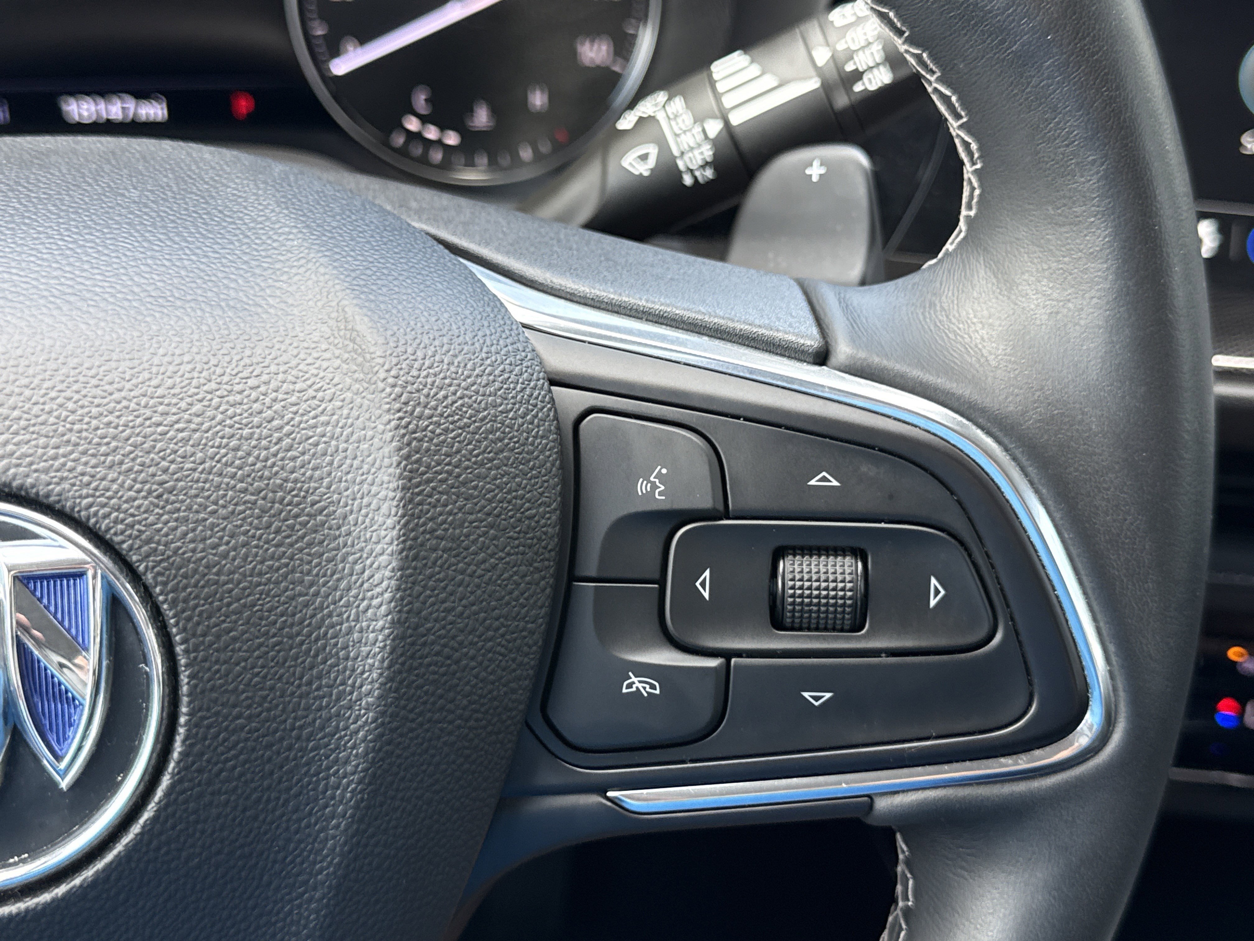 2023 Buick Envision Essence - Photo 23