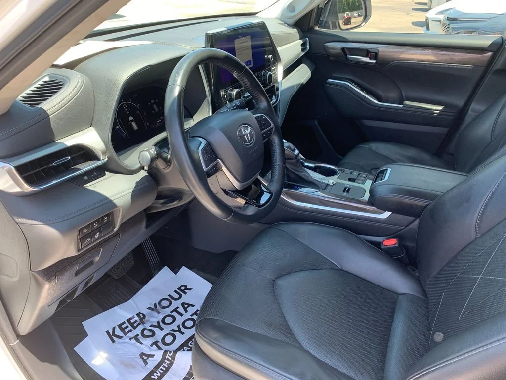 Used 2023 Beige Toyota Platinum image 11