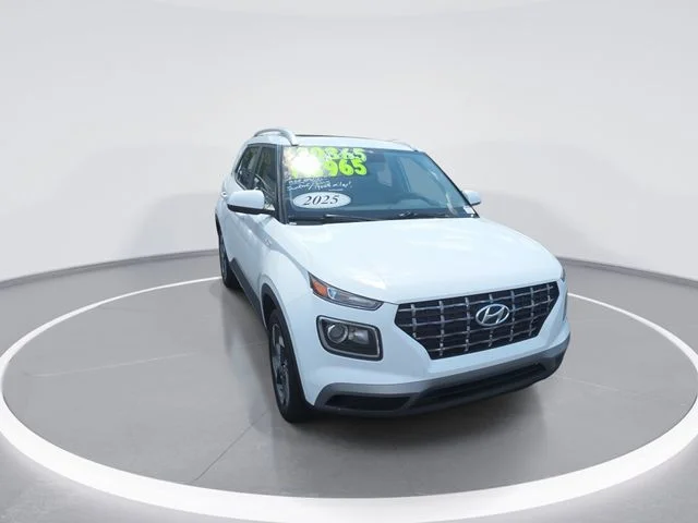 Used 2025 White Hyundai SEL image 2
