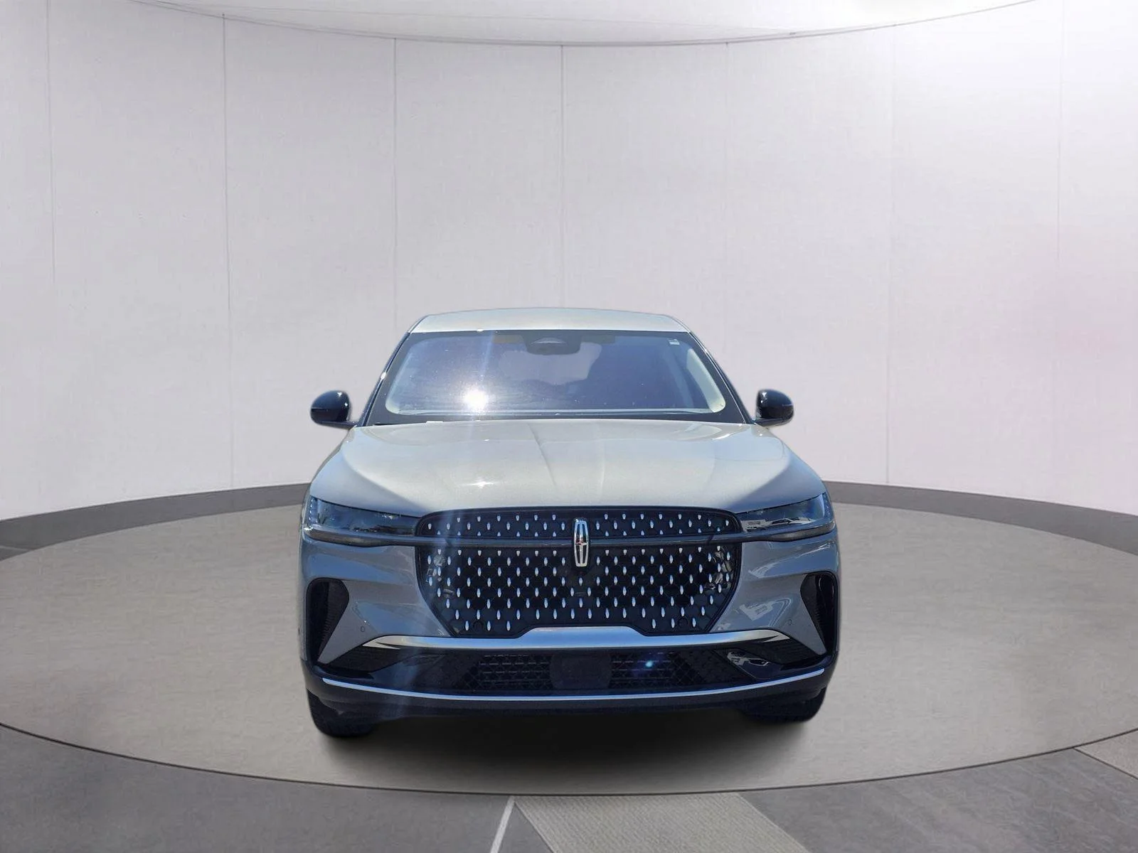Used 2024 Lustrous Gray Metallic Clearcoat Lincoln Premiere image 2