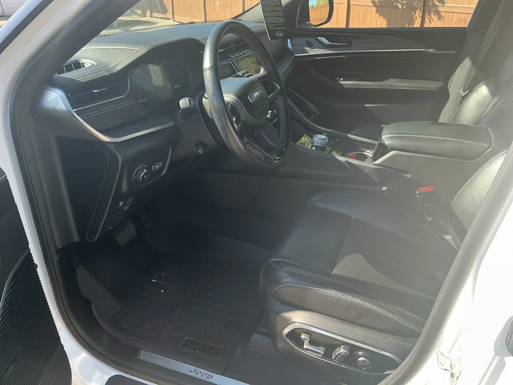 Used 2022 Bright White Jeep Overland image 11
