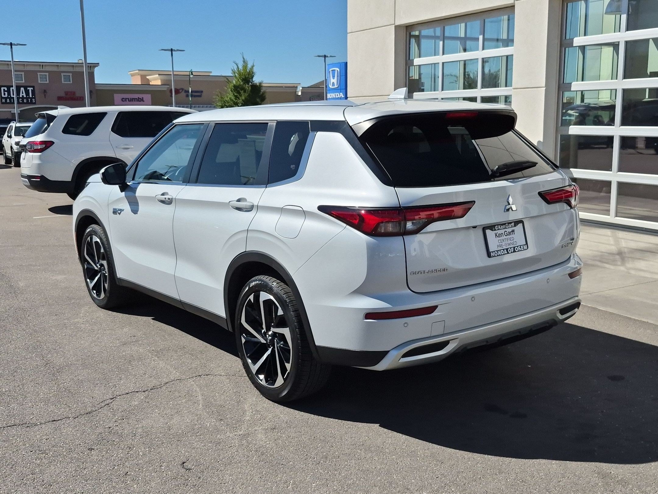 Used 2025 White Mitsubishi SE image 5
