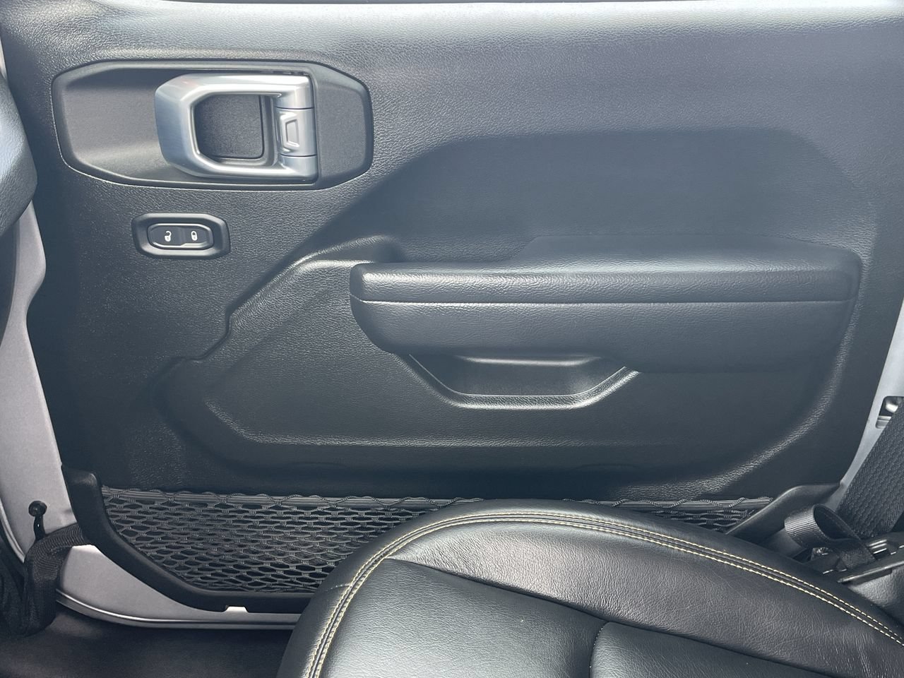 Used 2024 Silver Zynith Clearcoat Jeep Sport S image 23