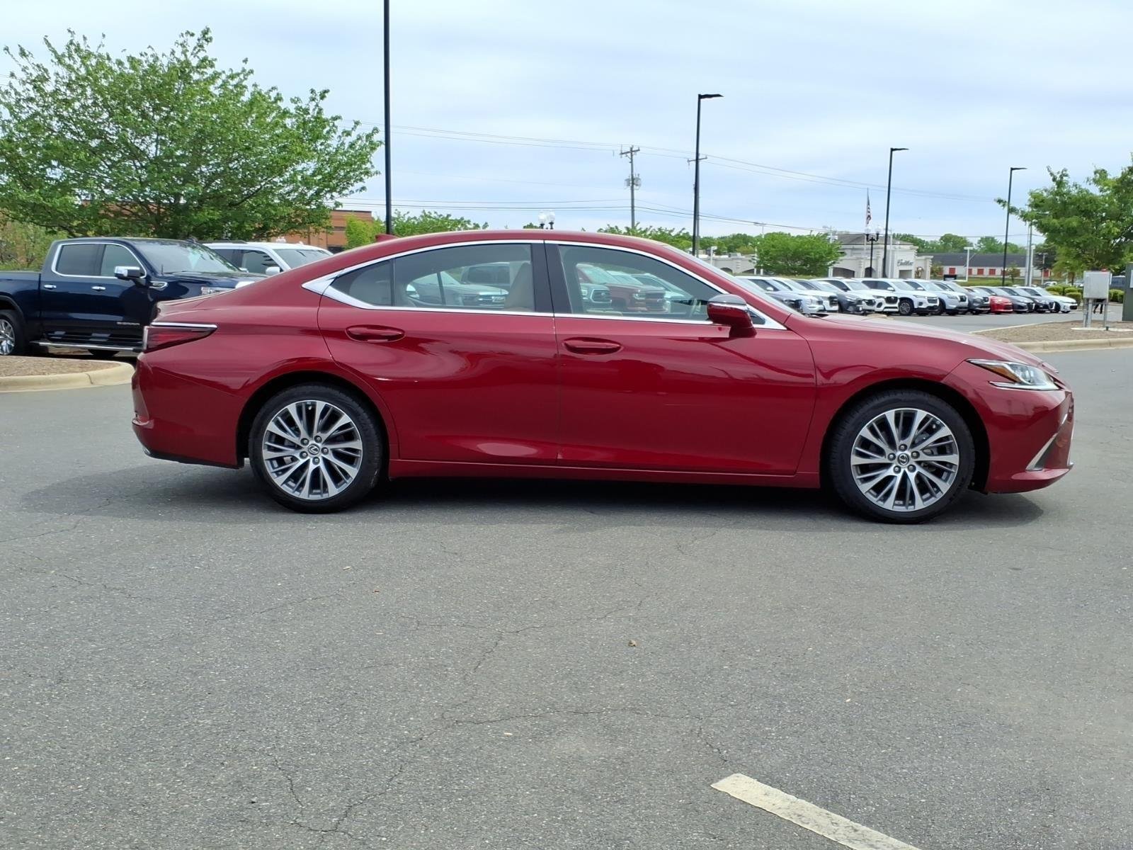 Used 2020 Matador Red Mica Lexus ES 350 image 11