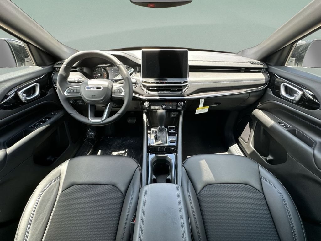 New 2026 Bright White Clear-Coat Exterior Paint Jeep Latitude image 17