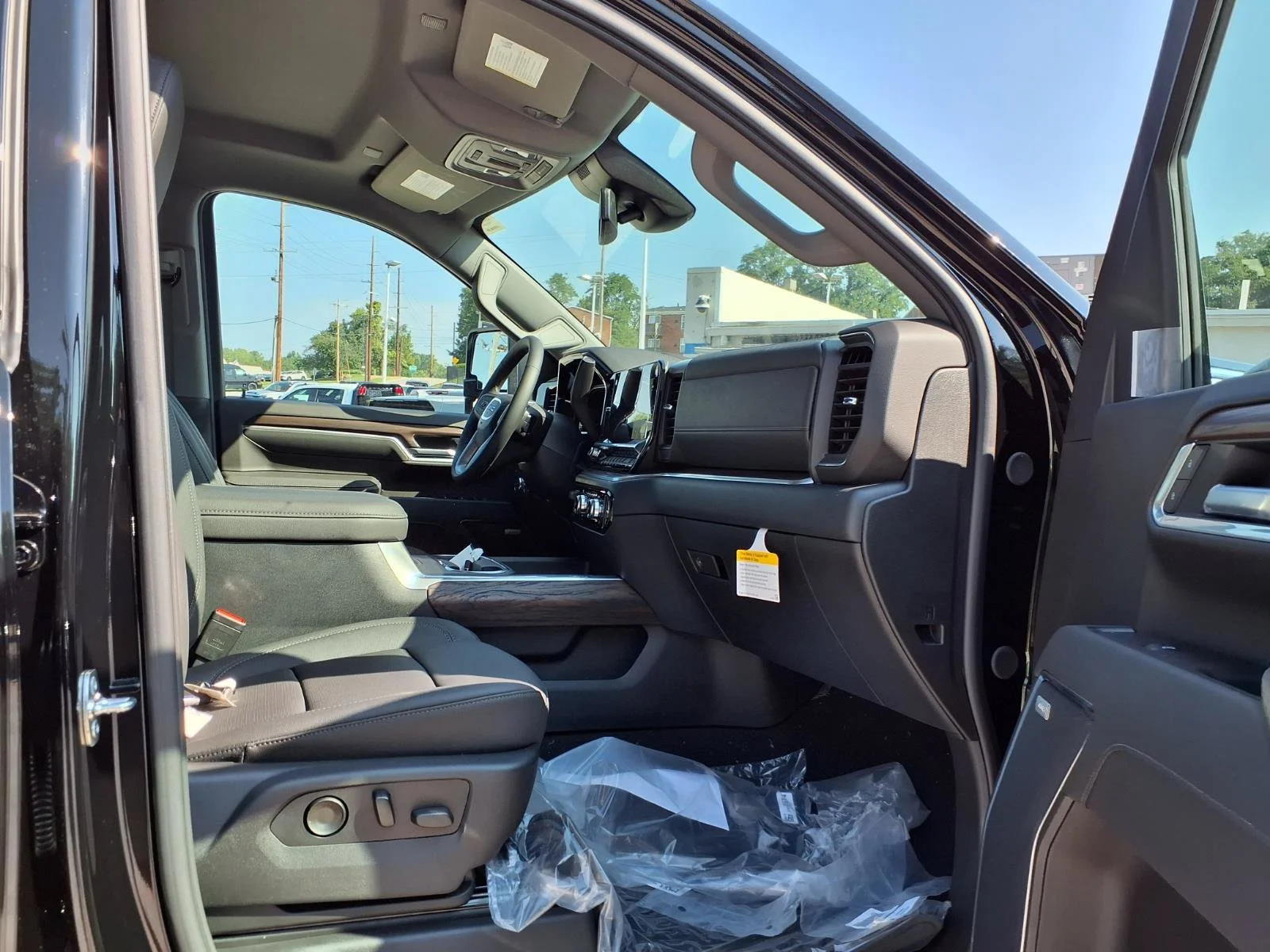 New 2026 Onyx Black GMC SLT image 19