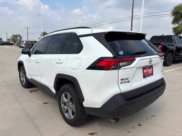 Used 2022 White Toyota XLE image 4