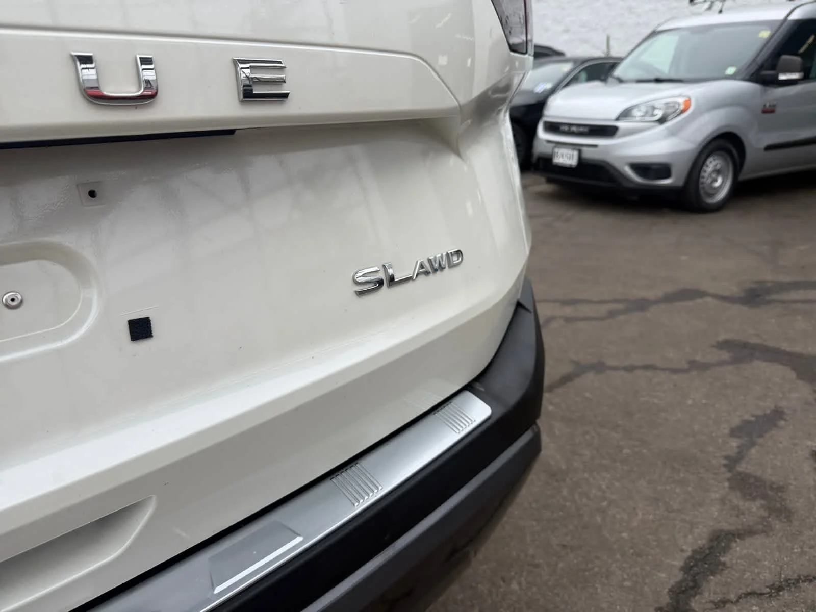 Used 2023 Pearl White Tricoat Nissan SL image 27
