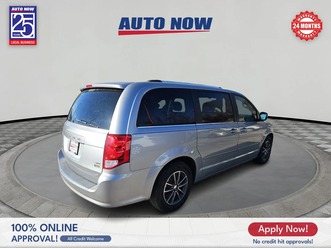 Used 2017  Dodge SXT image 5