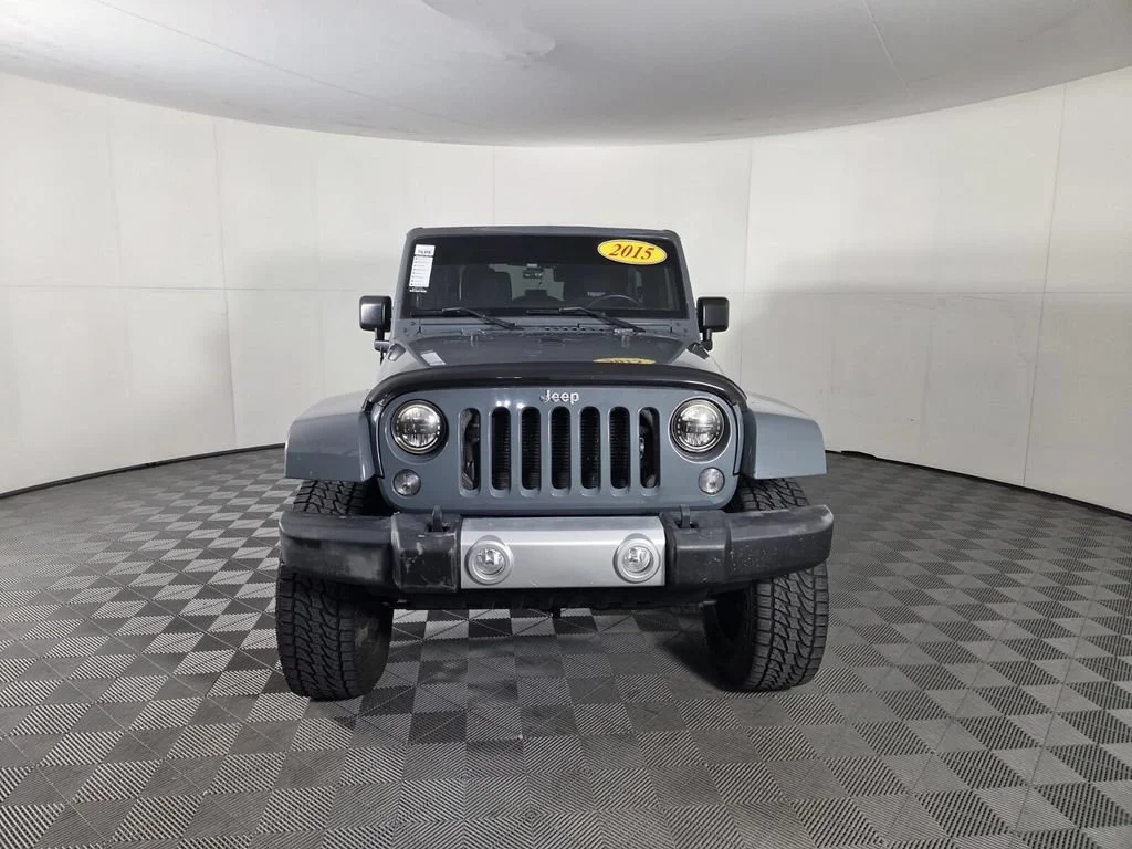 Used 2015 Anvil Clearcoat Jeep Sahara image 3