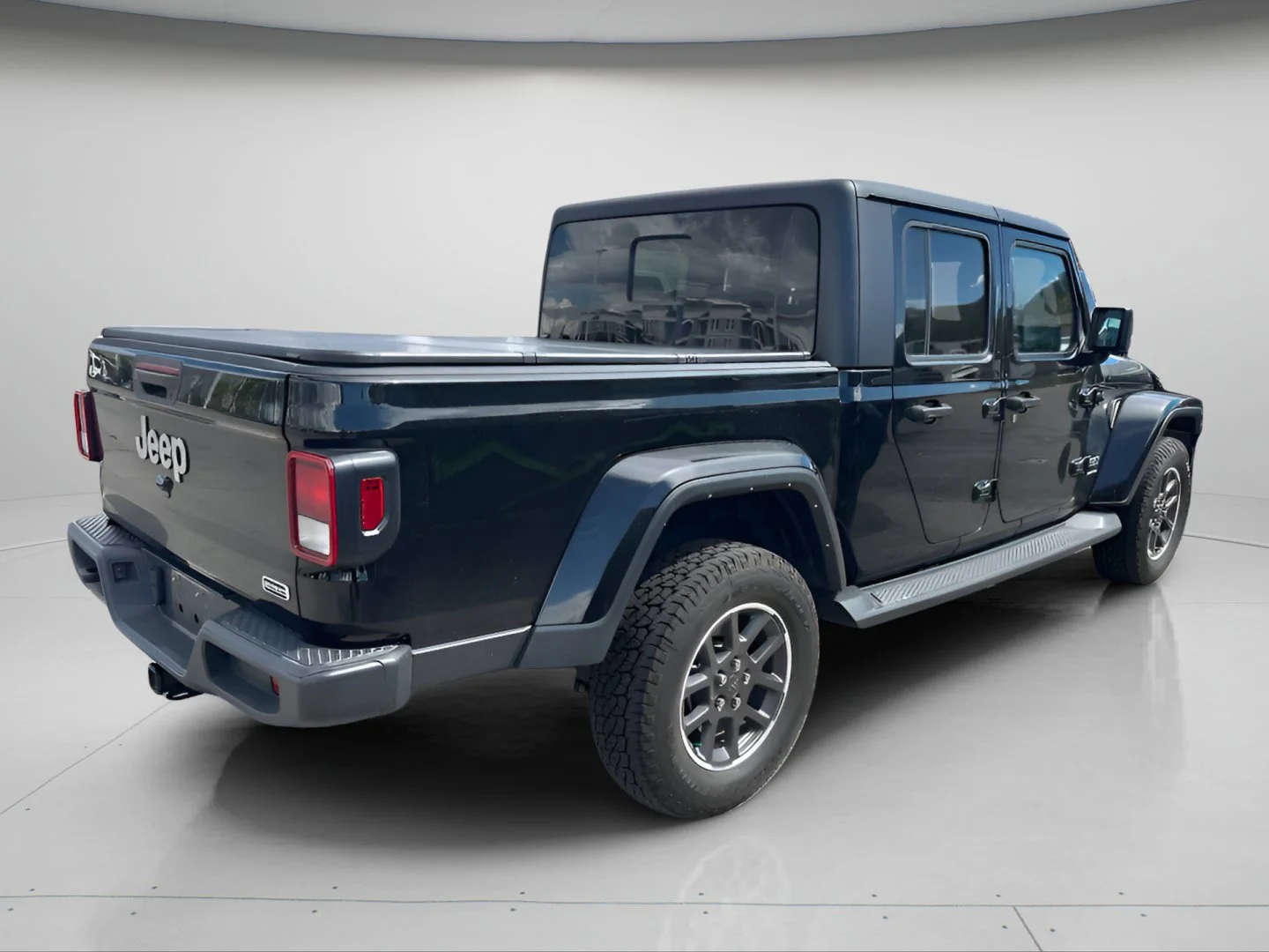 Certified Used 2022 Black Clearcoat Jeep Overland image 12