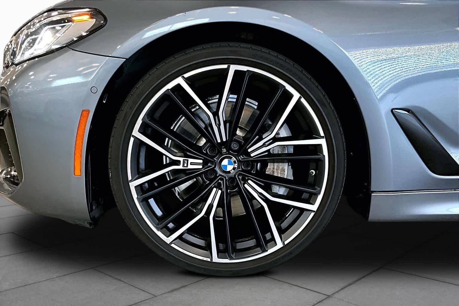 Used 2022 Bluestone Metallic BMW 530i image 11