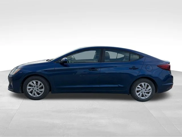 Used 2020 Blue Hyundai SE image 8