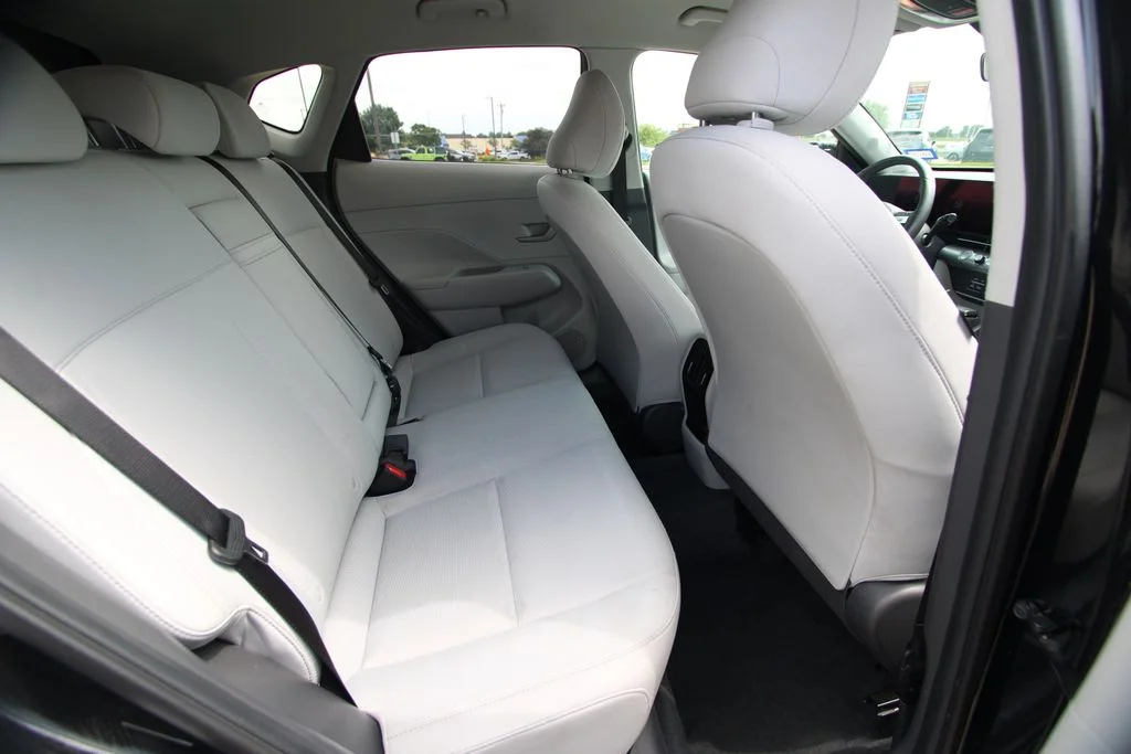 Used 2025 Black Hyundai SEL image 9