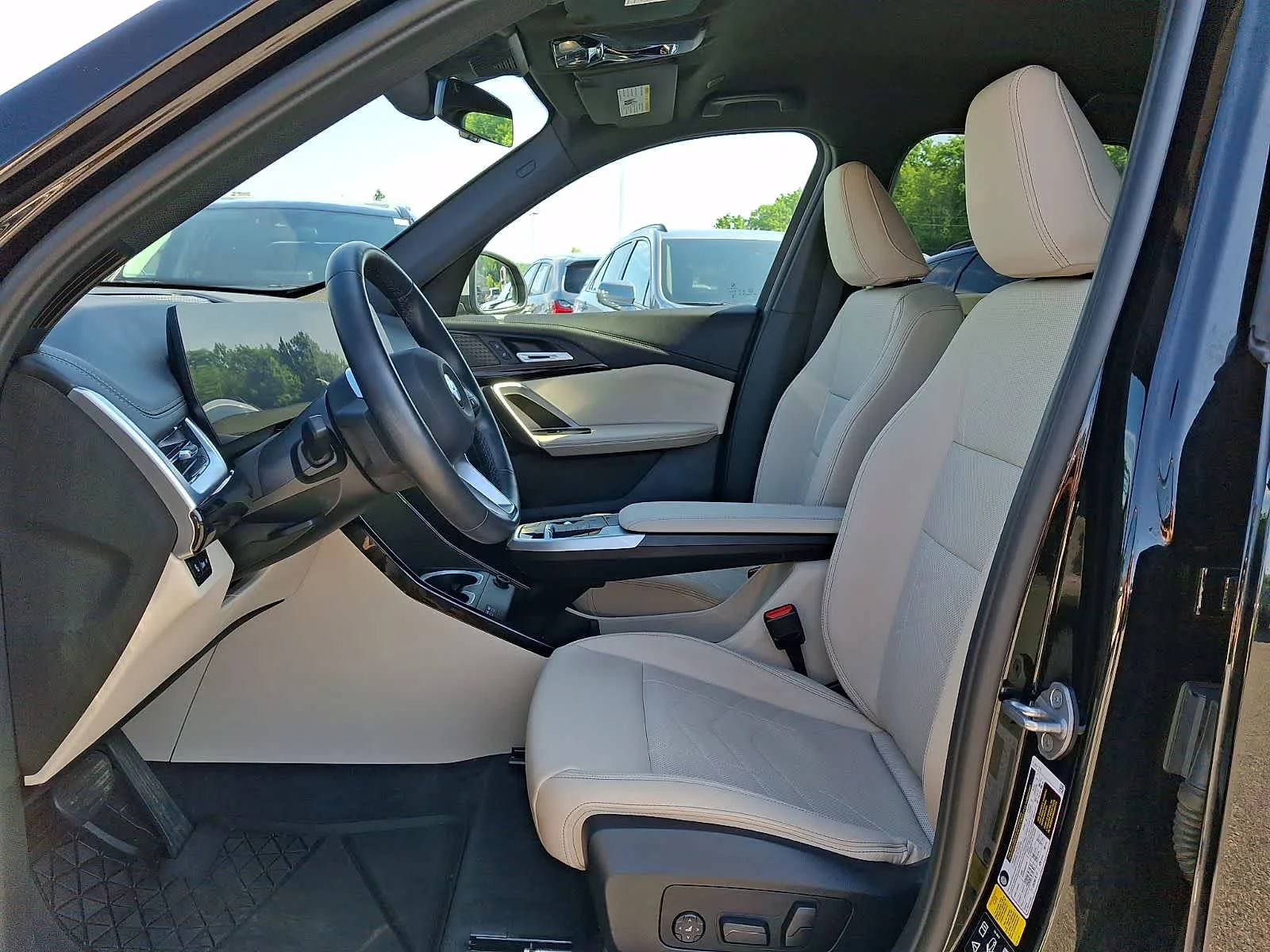 Used 2023 Jet Black BMW xDrive28i image 15