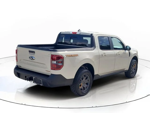 Used 2024  Ford Lariat image 5