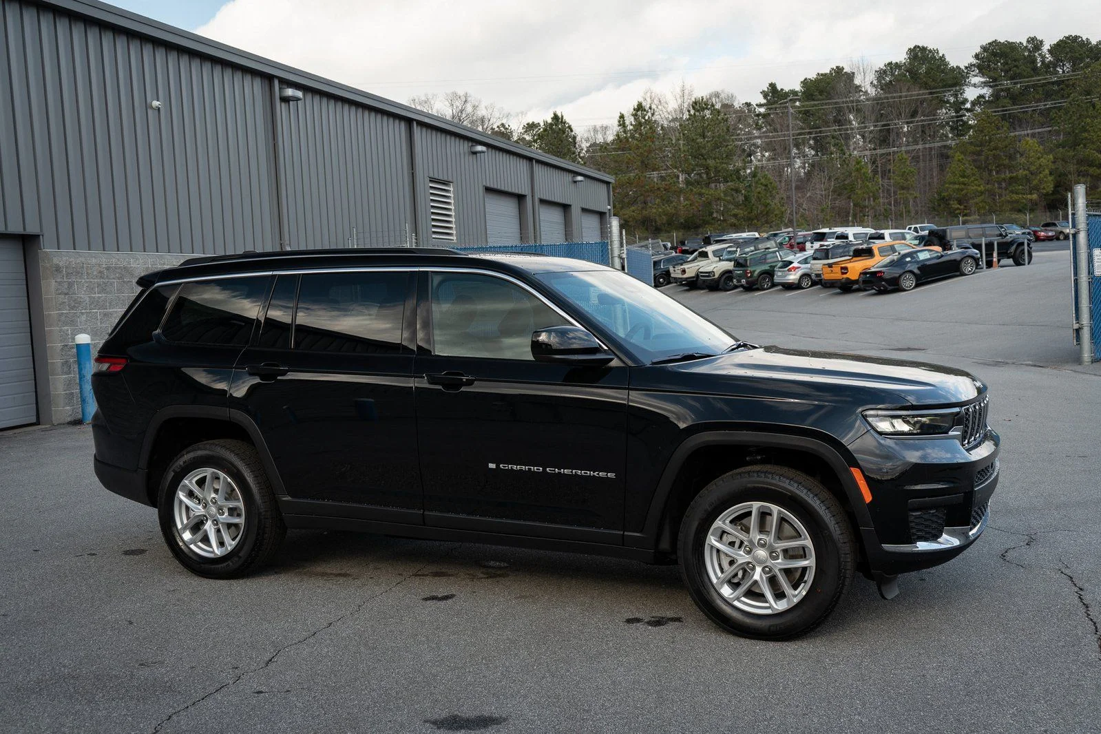 Used 2025 Black Jeep Laredo image 12