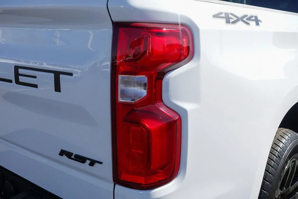 Used 2026 Summit White Chevrolet RST image 9