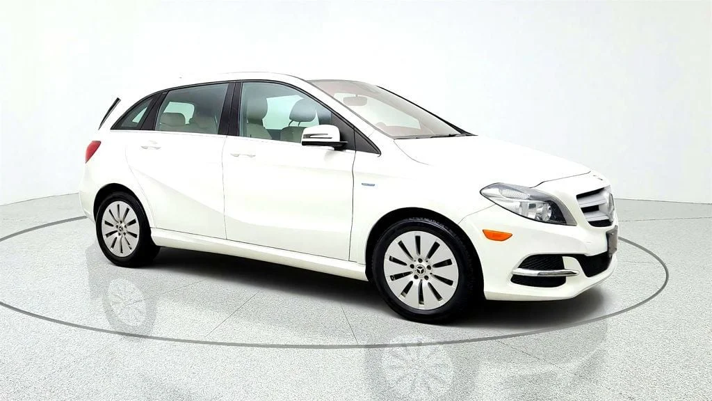 Used 2017 Cirrus White Mercedes-Benz B-Class B 250e Hatchback w/ Heated Seats & Blind Spot Assist image 3