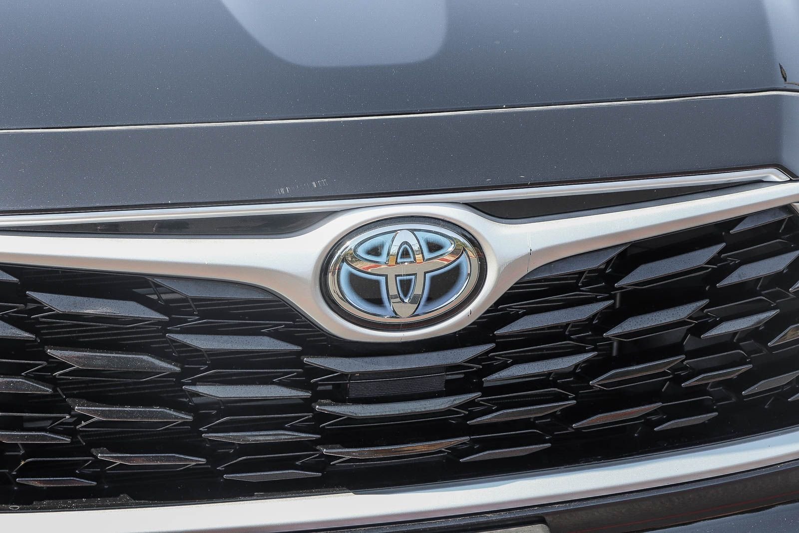 Used 2022 Midnight Black Metallic Toyota XLE image 13