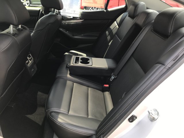 Used 2020 Brilliant Silver Metallic Nissan SL image 25