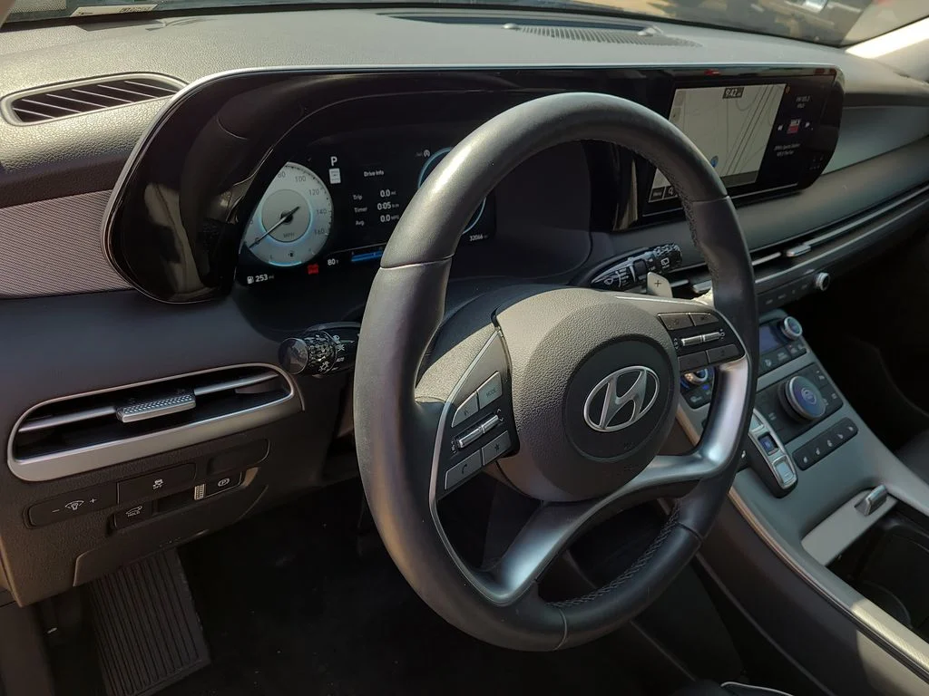 Used 2025 Red Hyundai SEL Premium image 25