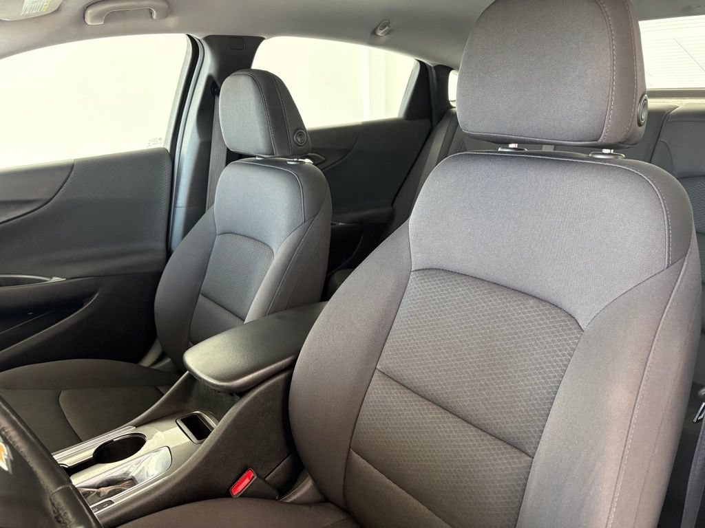 Used 2021 SUMMIT WHITE Chevrolet RS image 27