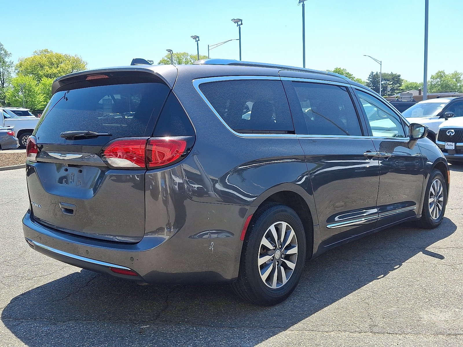 Used 2020 Granite Crystal Metallic Clearcoat - PAU Chrysler Touring L Plus image 4