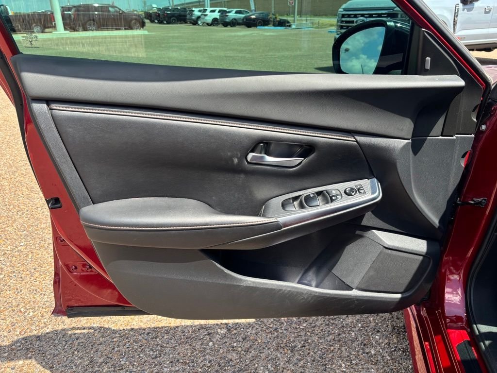 Used 2022 Red Nissan SR image 8