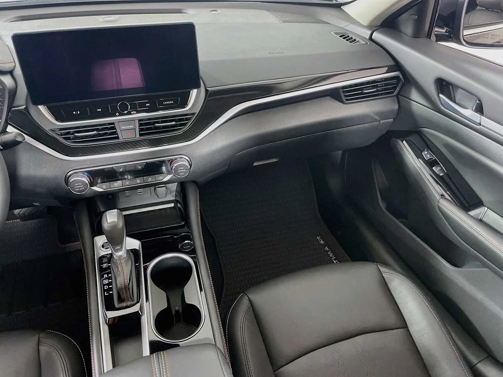 Certified Used 2025 Super Black Nissan SR image 20